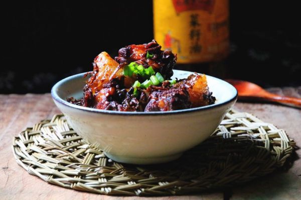 梅干菜粽子烧排骨