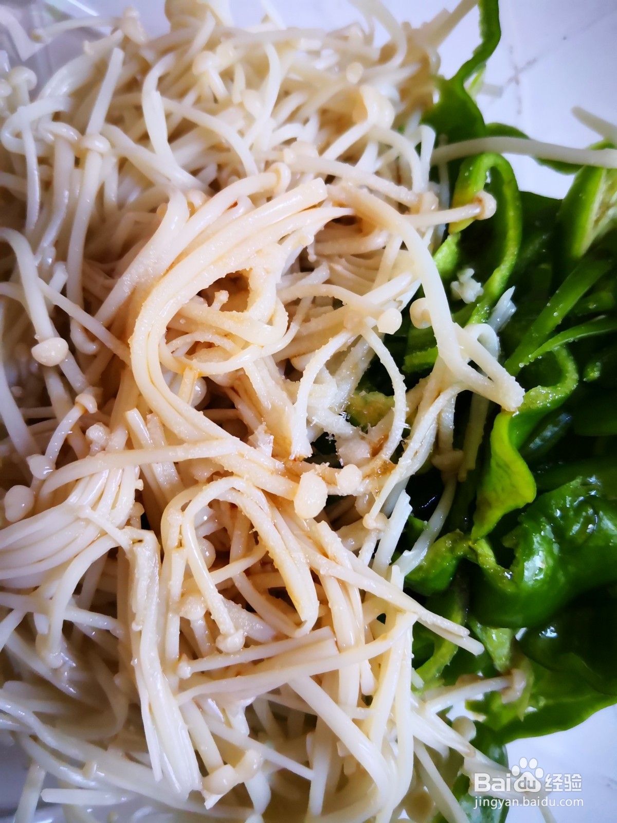 金针菇拌青椒丝
