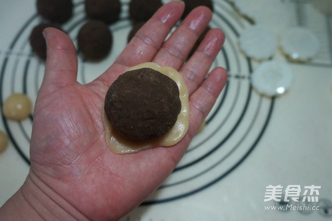 广式红豆沙蛋黄月饼