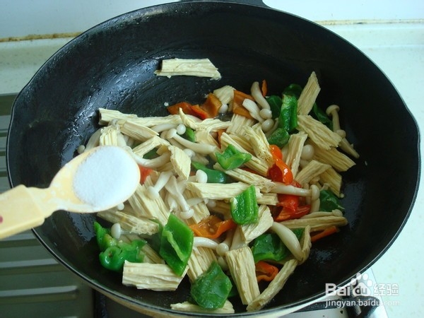 白玉菇炒腐竹的做法