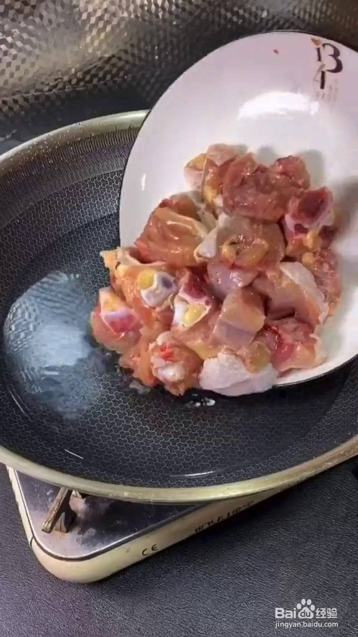 如何做土豆烧鸡腿