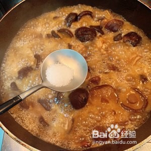 好吃美味的小鸡炖蘑菇