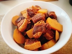 土豆炖牛肉的做法
