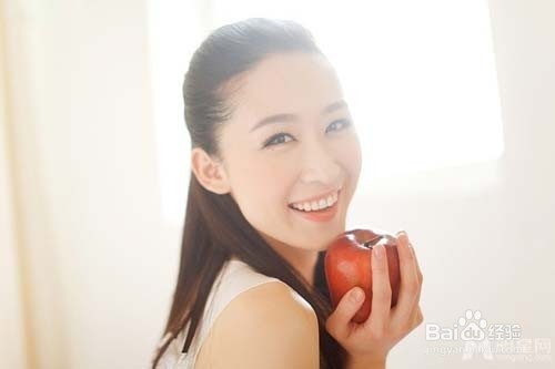 美容护肤巧用化妆水