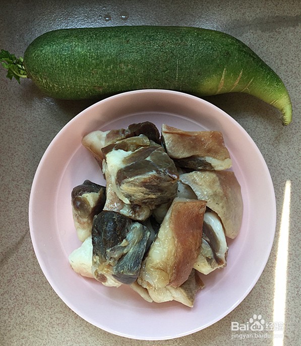 教你如何在家做萝卜炖腊猪蹄肉