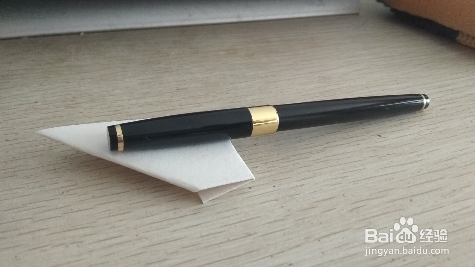 如何用一块正方形素描画纸做梯形的简易钢笔支架