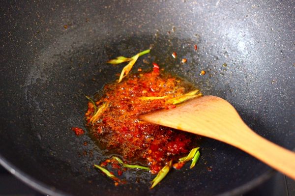 香肠辣爆芸豆丝