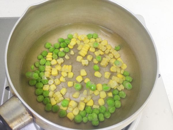 青豌豆肉松饭团