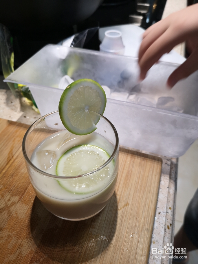 吃光光的青柠绿茶养乐多