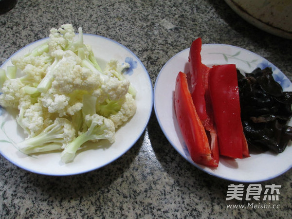 黑木耳红椒炒花菜