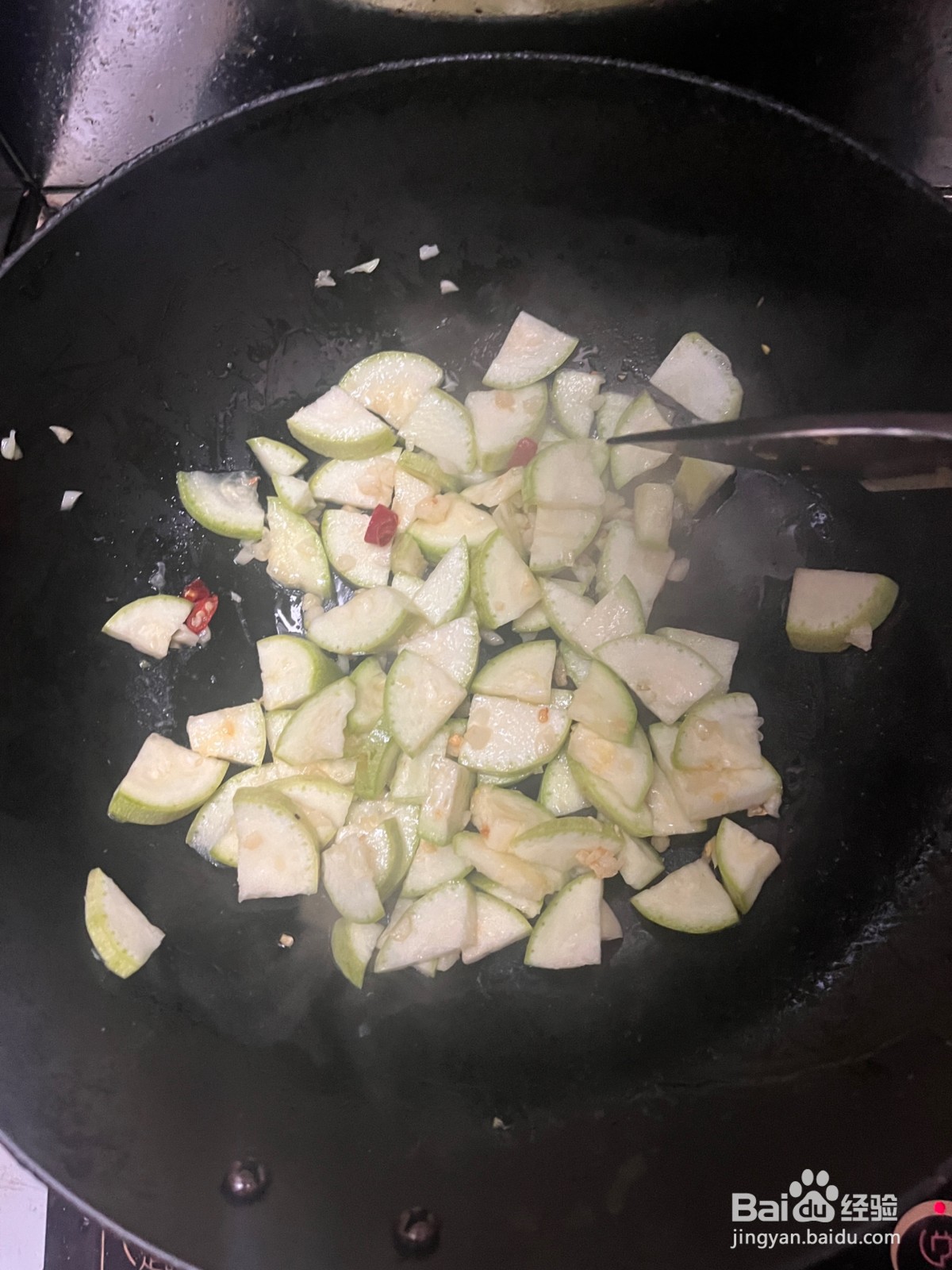 西葫芦炒鸡蛋的做法