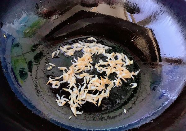 韭菜虾皮炒鸡蛋