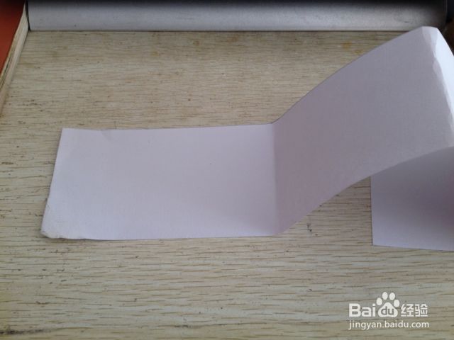 如何用废纸做一个简易笔架（怎样用纸做笔架）
