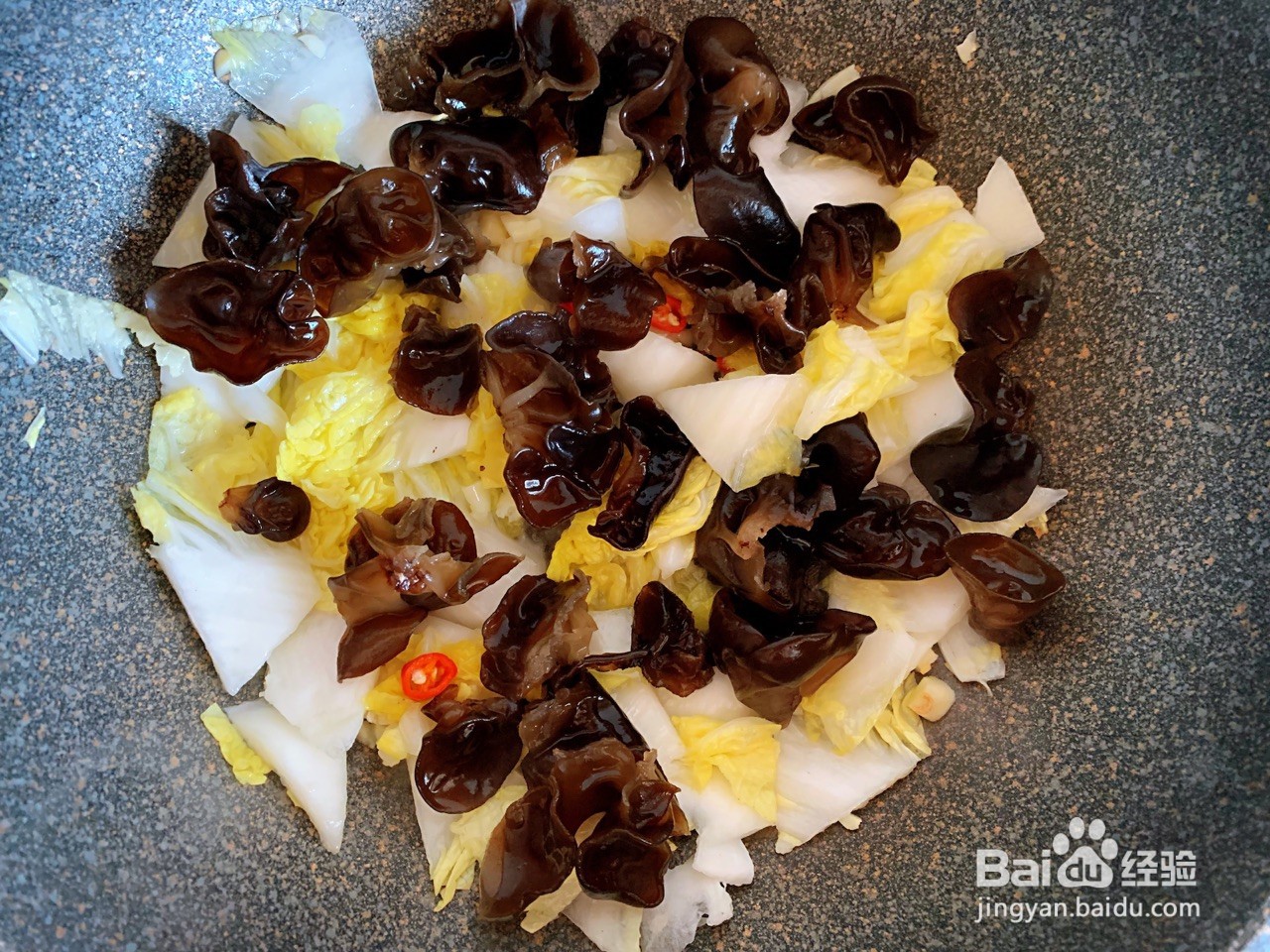 木耳炒白菜的做法