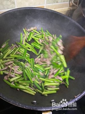 干煸蒜薹肉丝的做法