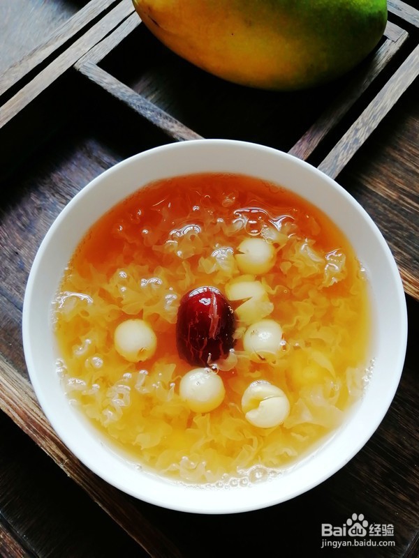 红枣莲子银耳汤的步骤