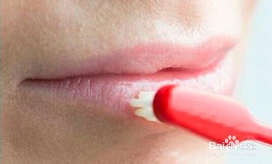 诱人双唇打造术。