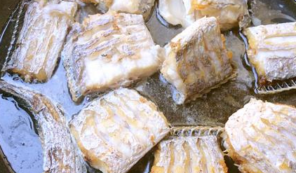 如何制作蒜香烧带鱼