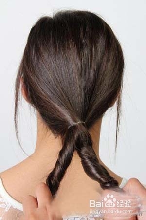 如何打造时尚扭转编发