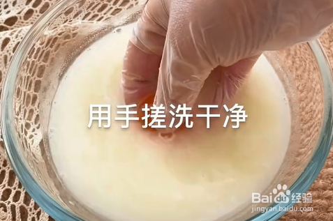 如何在家自制豆沙蛋黄酥