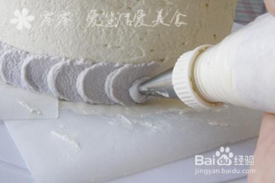 渐变奶油裱花生日蛋糕