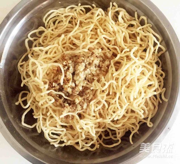 蒜蓉豆角牛肉焖面