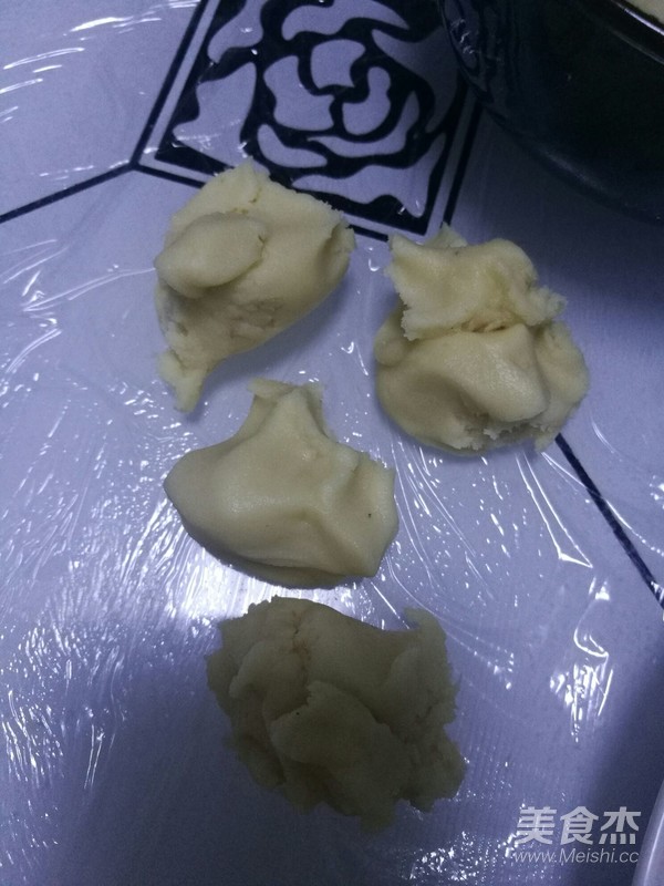 蛋黄酥的家常做法