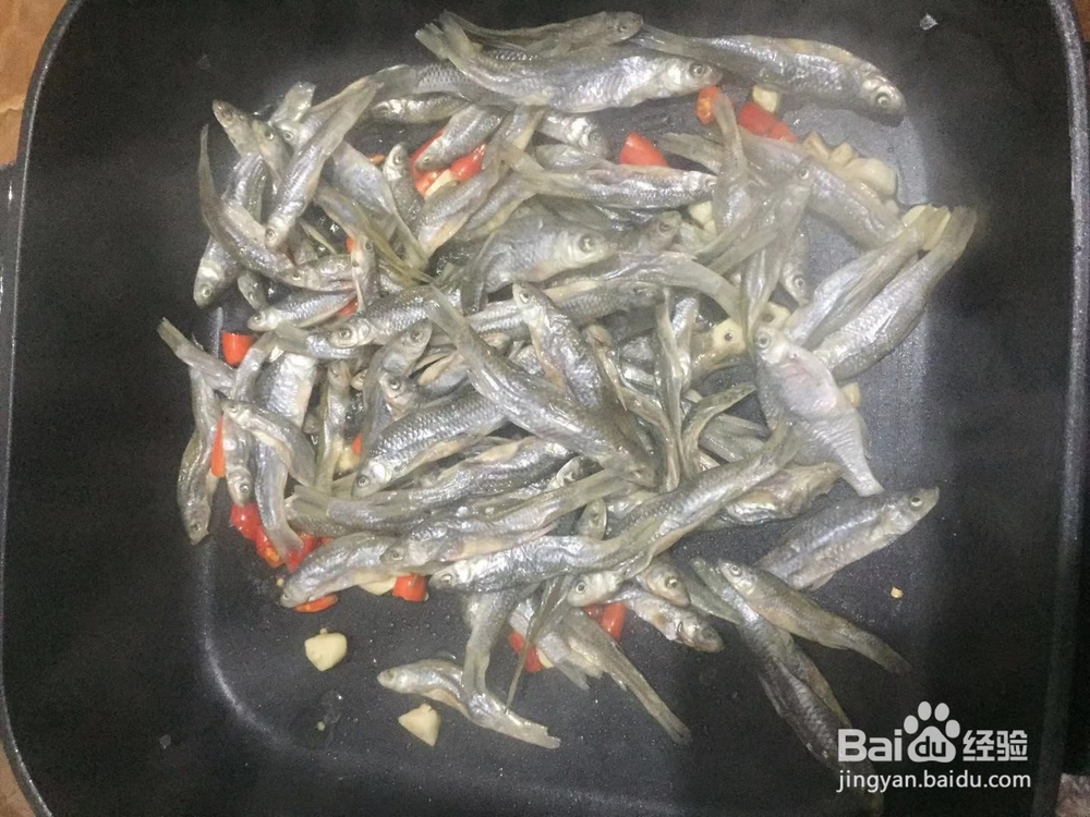 青椒炒小鱼干怎么做好吃