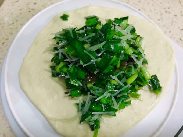 韭菜盒子皮薄馅多