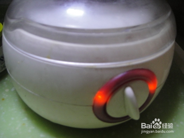 养颜补血美食——黑米粥