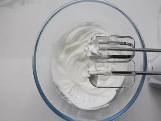 开心果草莓牛轧糖怎么做？