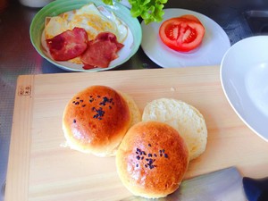 培根鸡蛋汉堡的做法