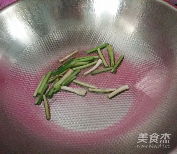 青蒜爆虾球的做法