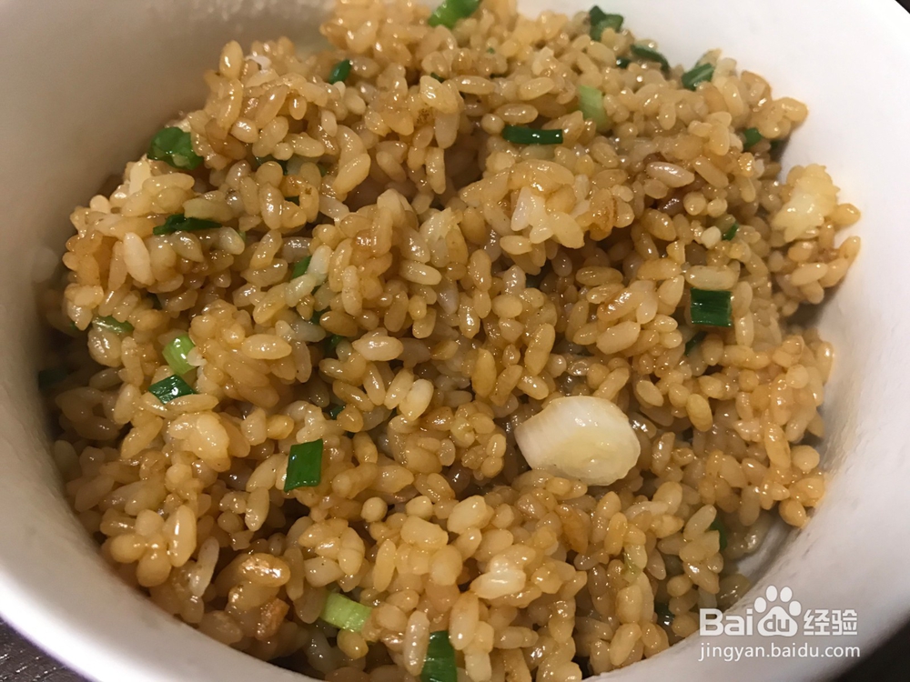 零厨艺的葱花酱油炒饭