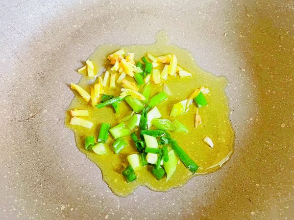 酱香小炒素什锦菜