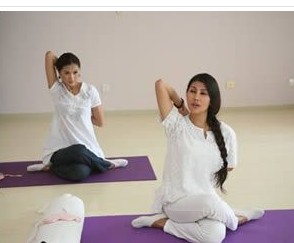 瑜伽老师亲授丰胸瑜伽操