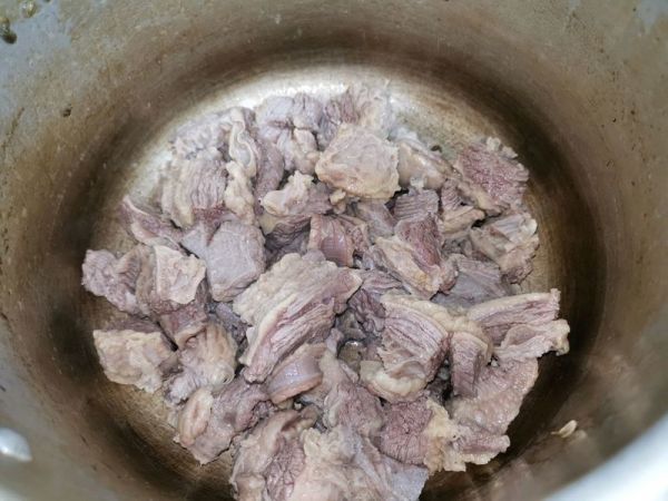 秘制萝卜焖牛腩