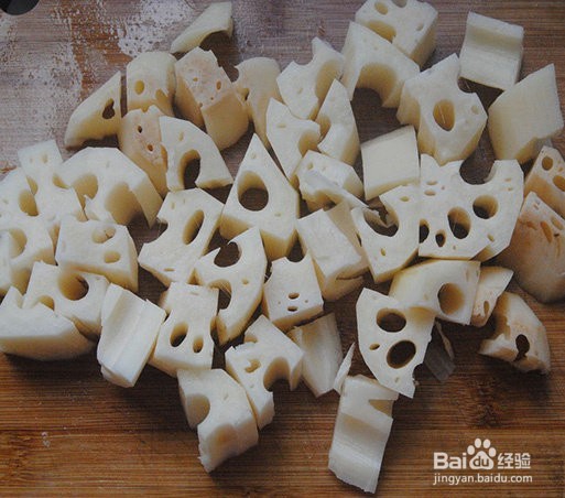 色泽诱人香气扑鼻的香菇莲藕焖排骨