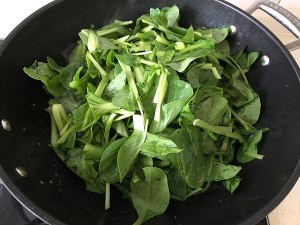 猪肚菌炒鸡毛菜