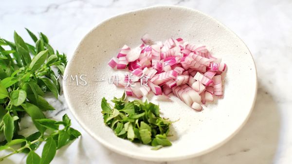 三色藜麦虾仁九层塔炒饭