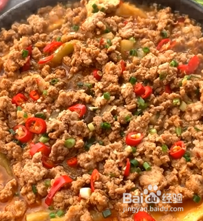 如何制作超下饭的茄条肉末豆腐煲