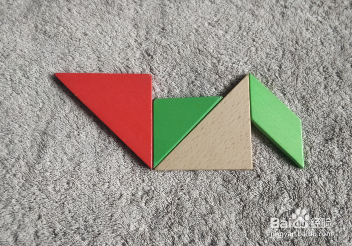 用七巧板怎样拼一个腹部向上爬行比赛的选手呢？