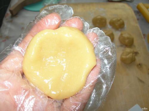 广式莲蓉蛋黄月饼