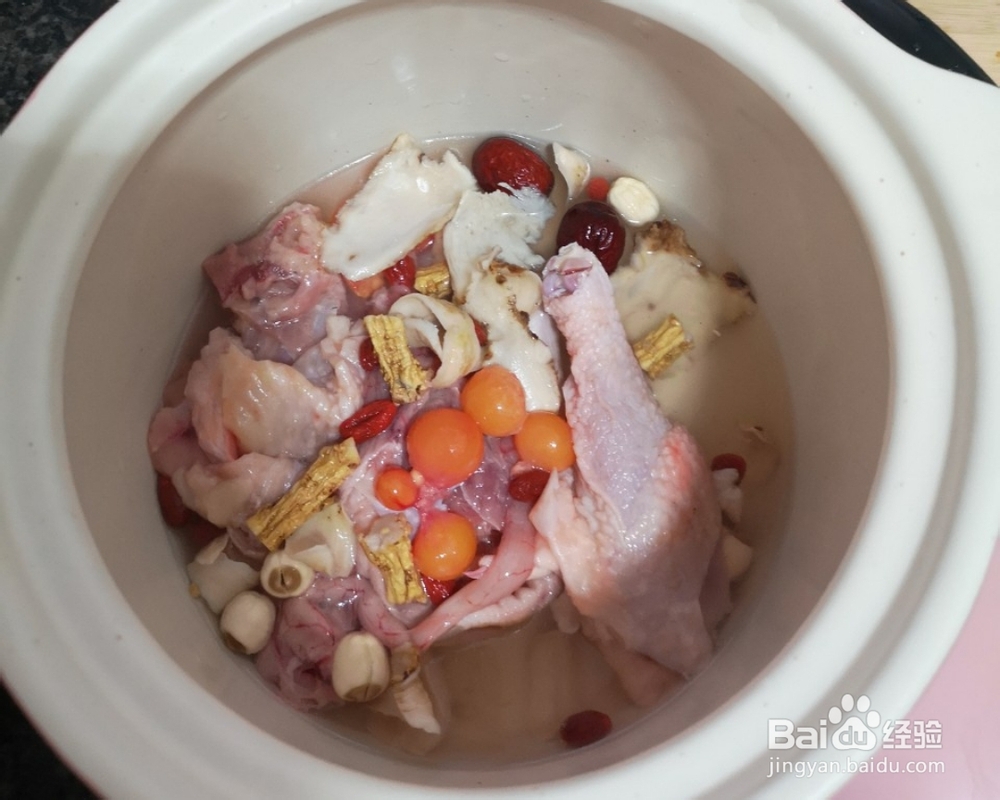 每日美食-当归党参红枣枸杞砂锅煲土鸡?