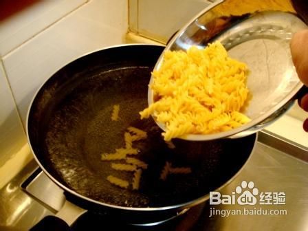 绿酱虾球螺丝面