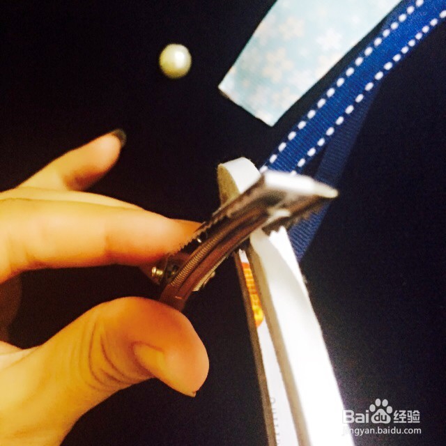 如何将旧发夹翻新