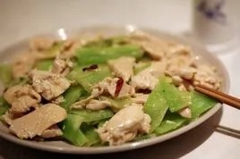 莴笋炒鸡胸肉
