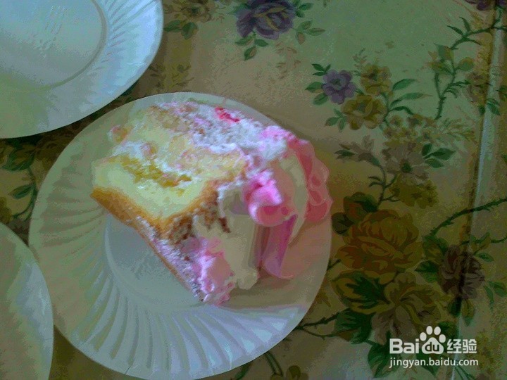 <b>小孩子怎样吃蛋糕</b>