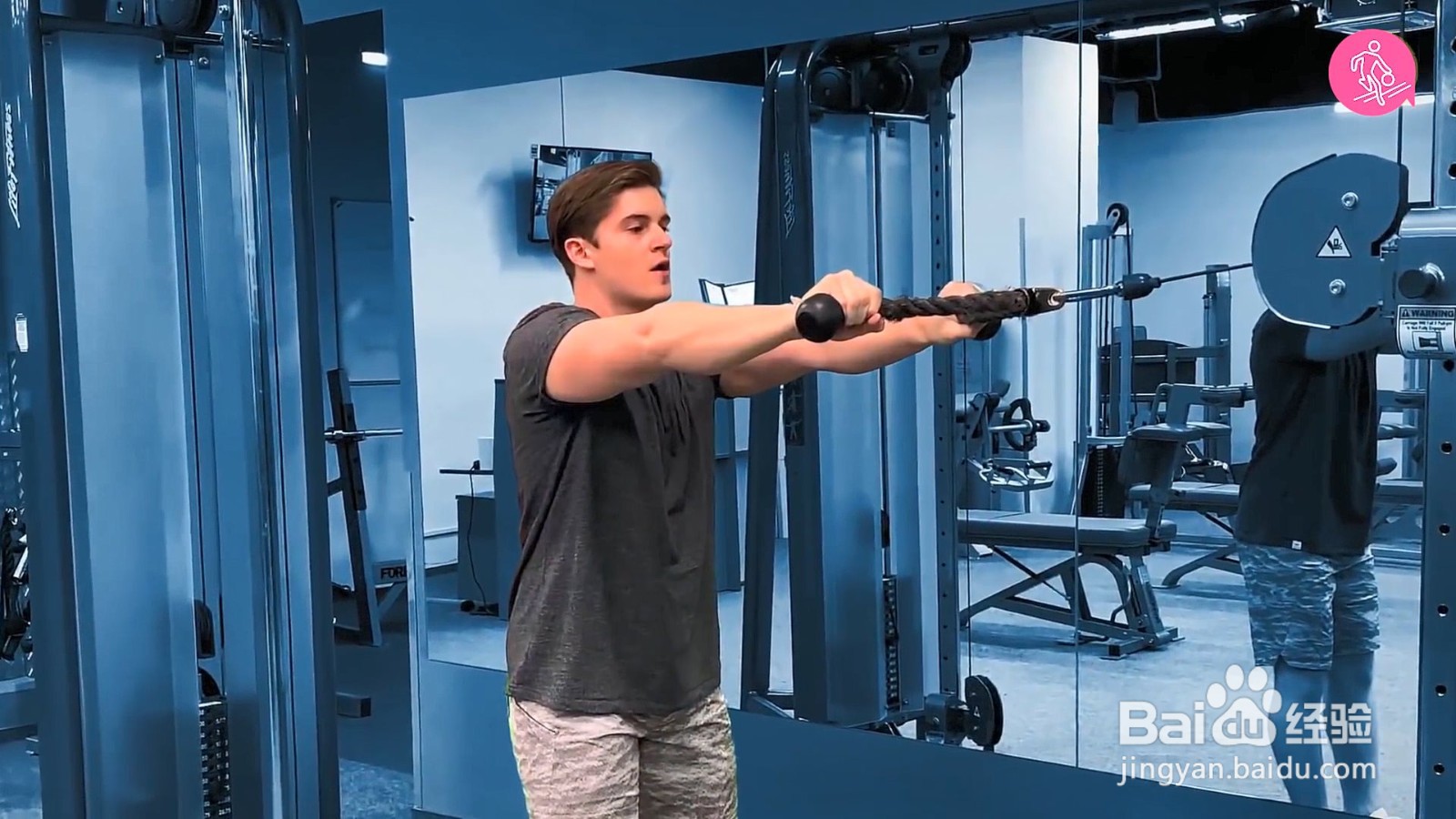 这个动作绝了，不仅练肩还能练手臂！