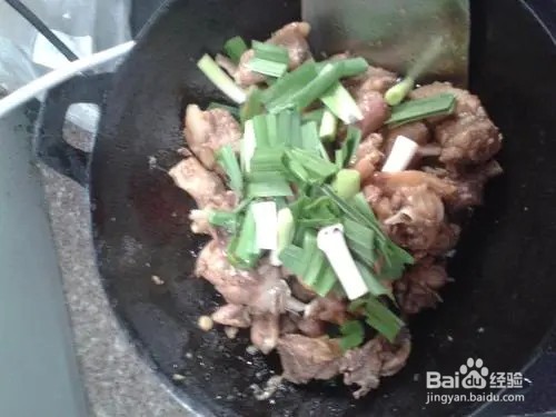 蒜苗香炒鸭腿
